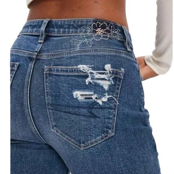 AMERICAN EAGLE Strigid High-Rise Distressed Mom Jeans with Floral Embroidery - Picture 3 of 13